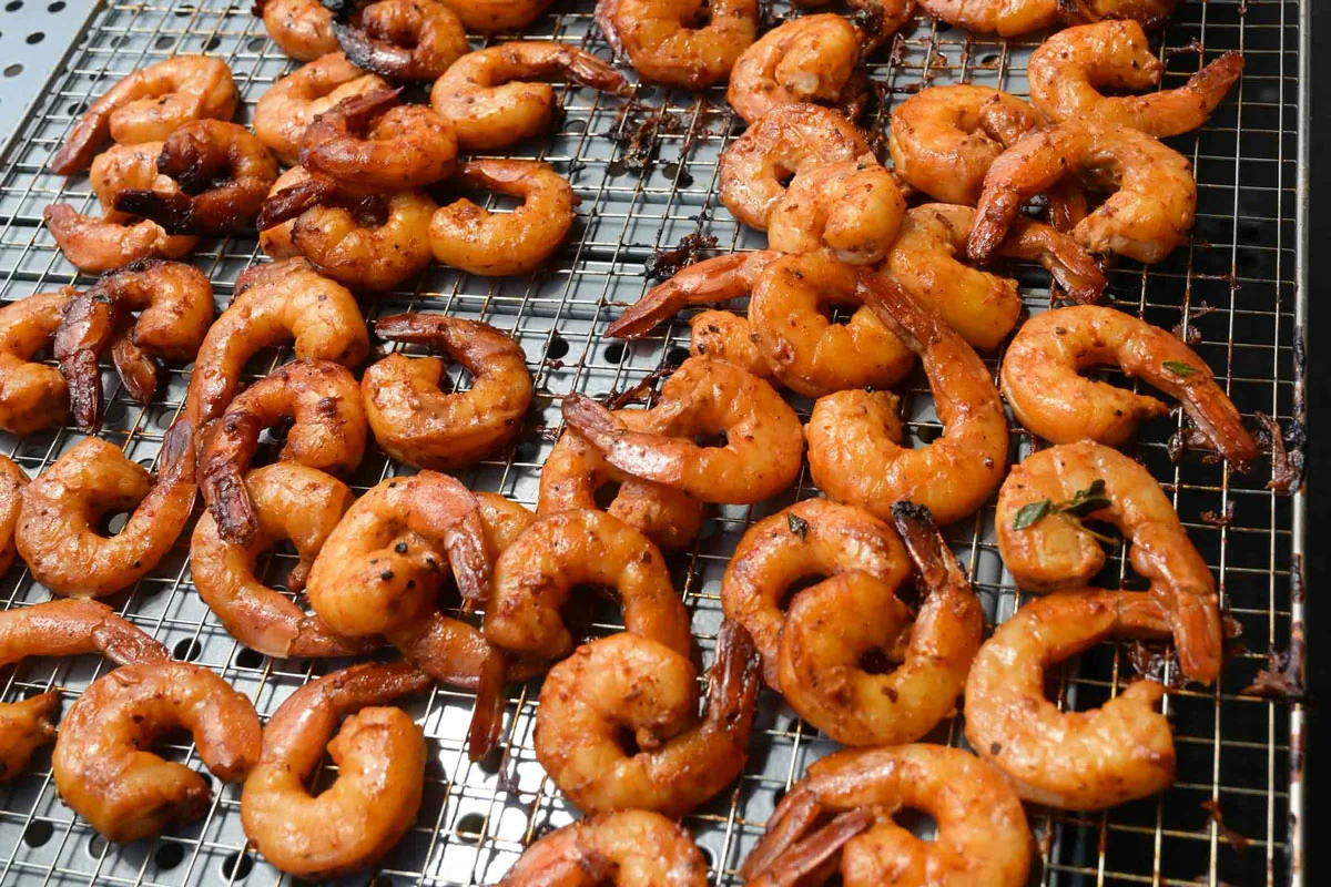 Smoked shrimp on a rack as an example of subtle smoke flavour