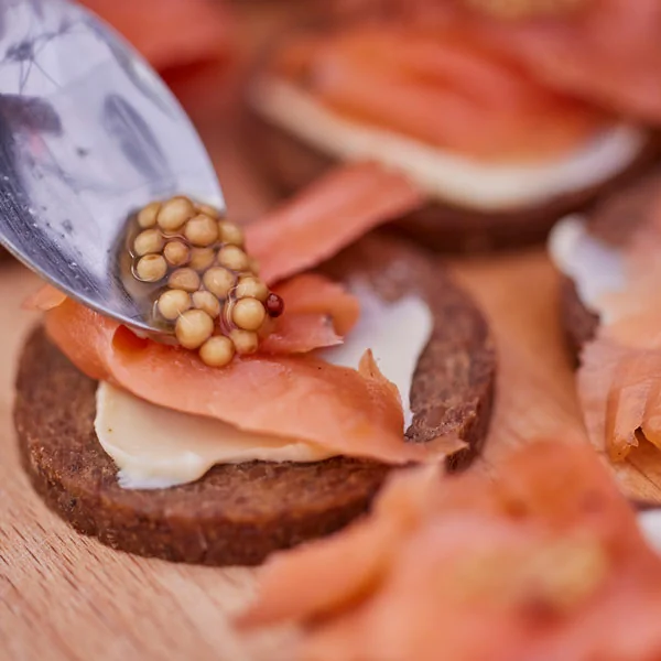 Smoked salmon portions