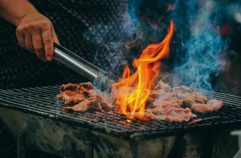 How to organize BBQ grilling using smokers?